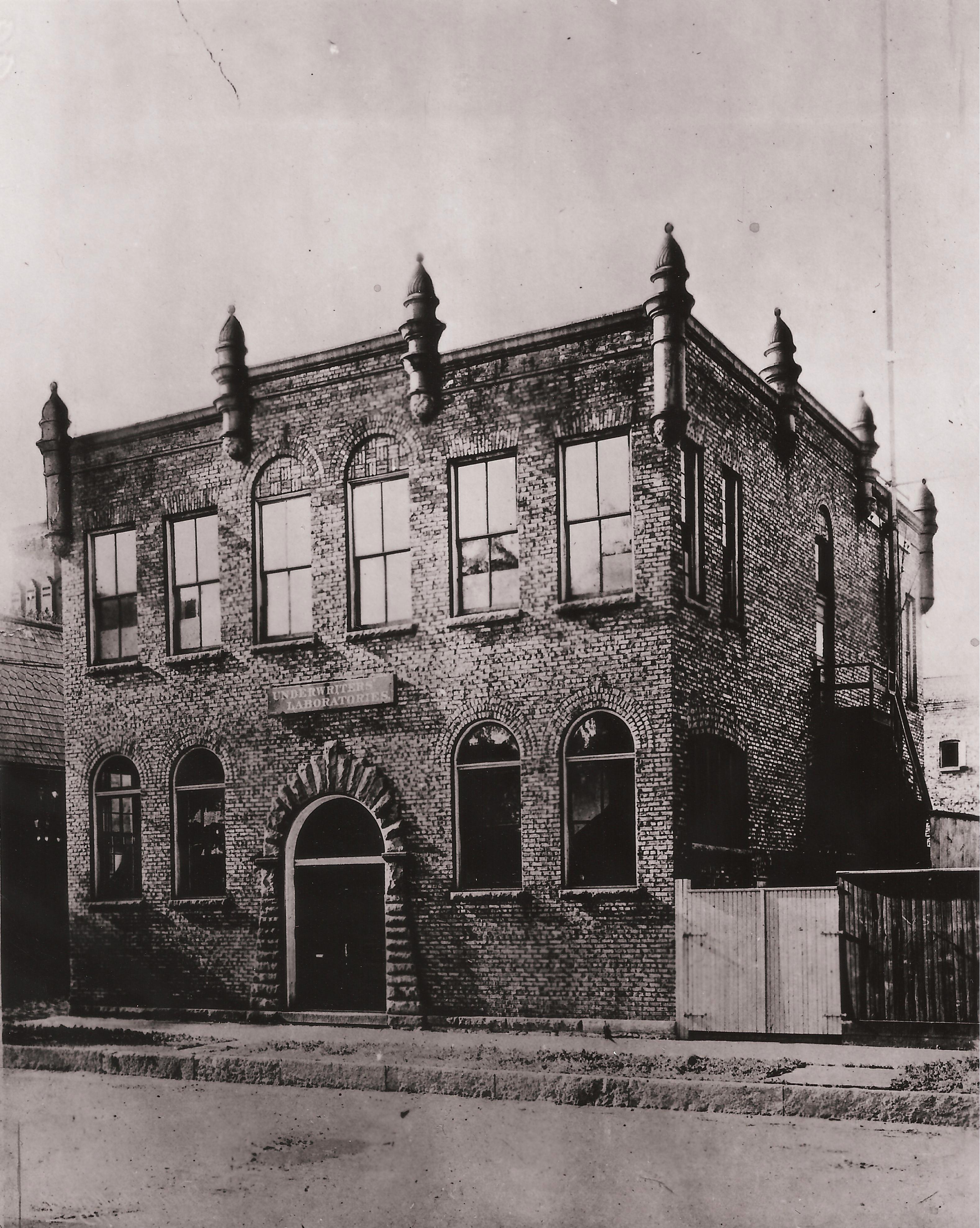 From 1899 to 1904, UL’s headquarters were located at 67 E. 21st Street in Chicago.